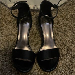 Black sparkling heels